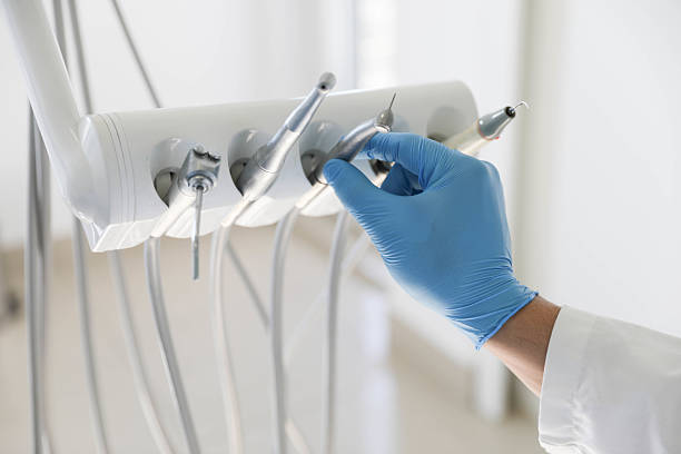 Professional Tooth Extraction technician working in Sandia Knolls, NM